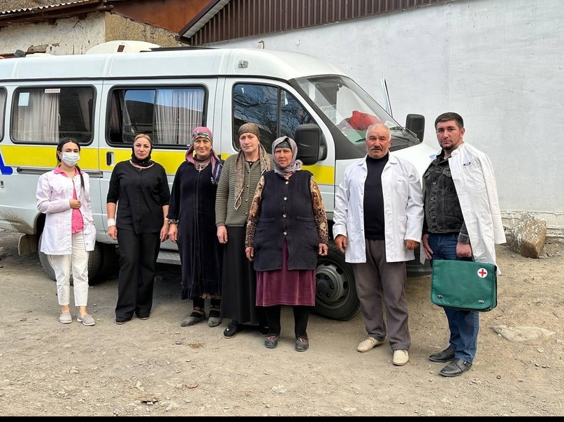 2 ноября 2023 года с 9.00 утра был осуществлён плановый выезд мобильной бригады по доставке лиц старше 65 лет, проживающих в сельском поселении.